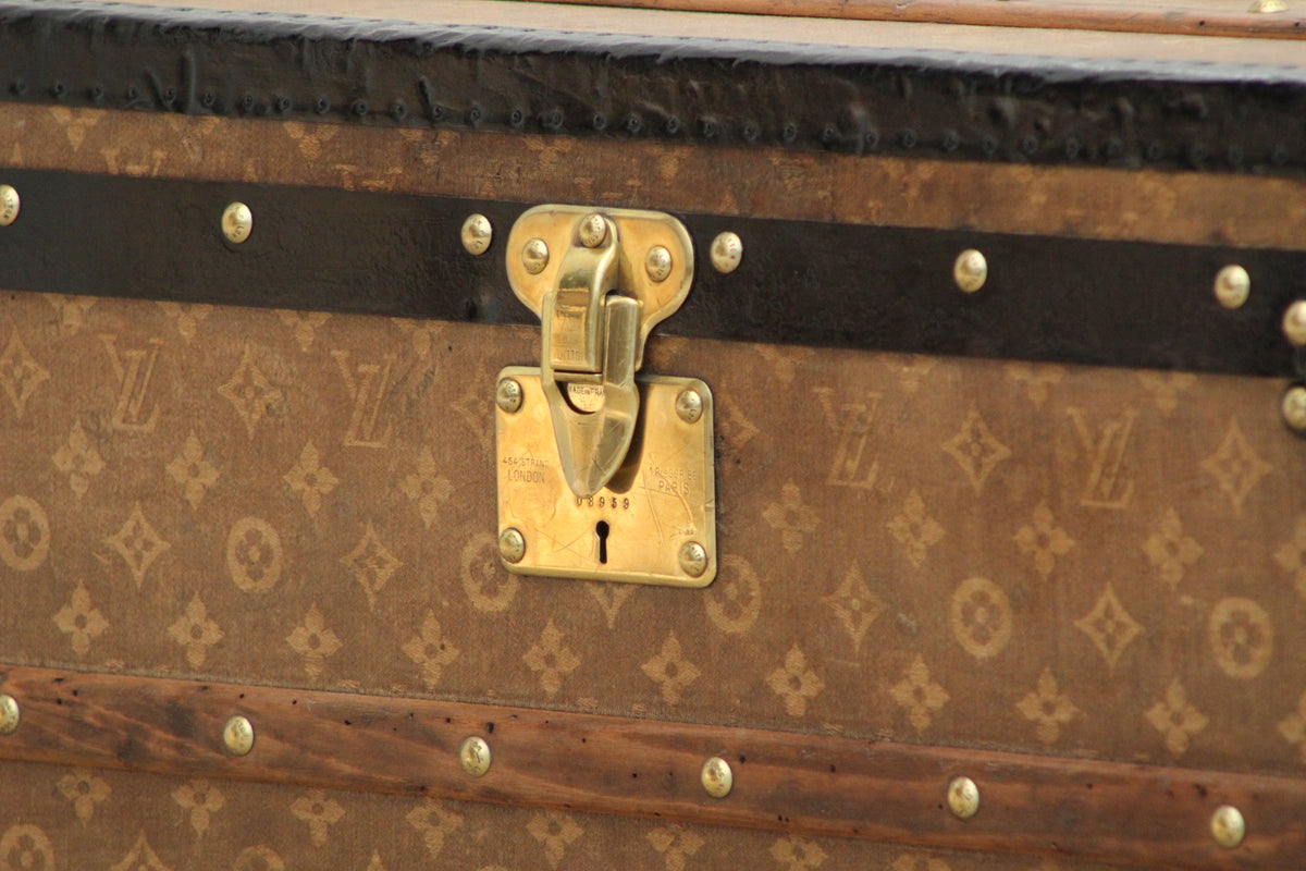 Louis Vuitton's flat-bottom trunks