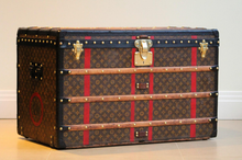 Load image into Gallery viewer, Louis Vuitton trunk
