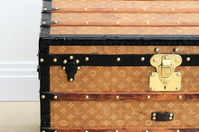 Load image into Gallery viewer, Louis Vuitton trunk
