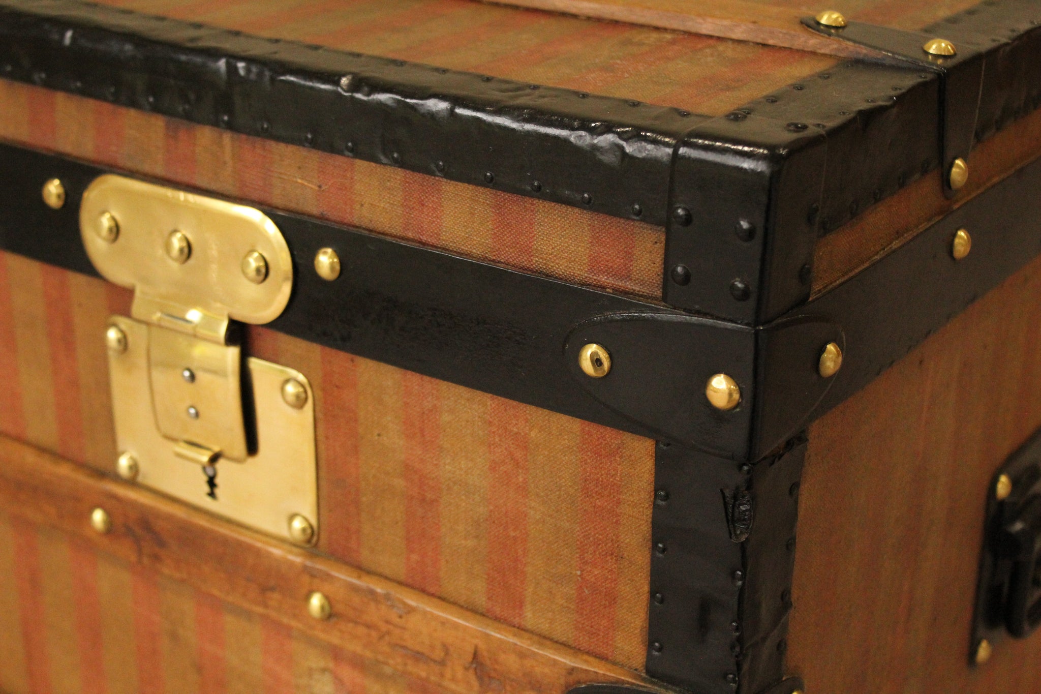 1877 Louis Vuitton Rayee Courier Trunk – ILWT - In Luxury We Trust